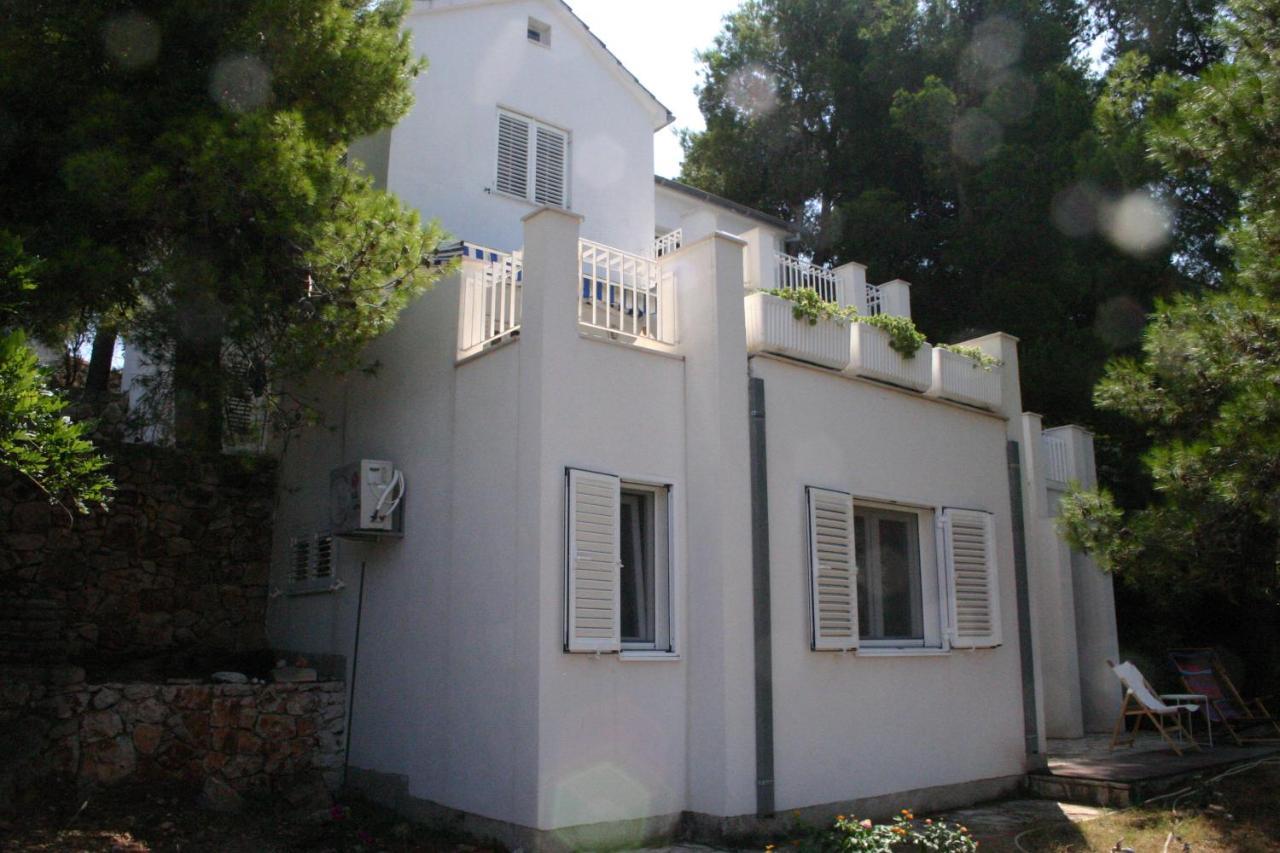 Cozy Jelsa Apartment In The Shade Of The Pines. Exterior foto
