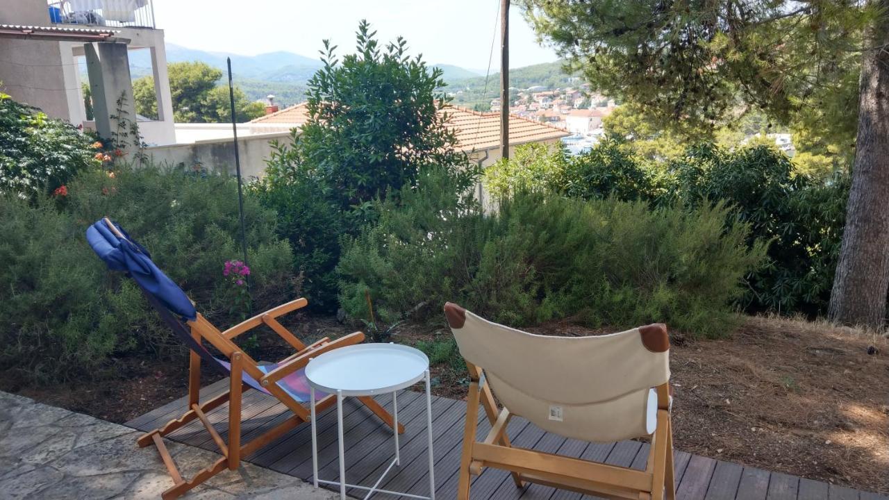 Cozy Jelsa Apartment In The Shade Of The Pines. Exterior foto