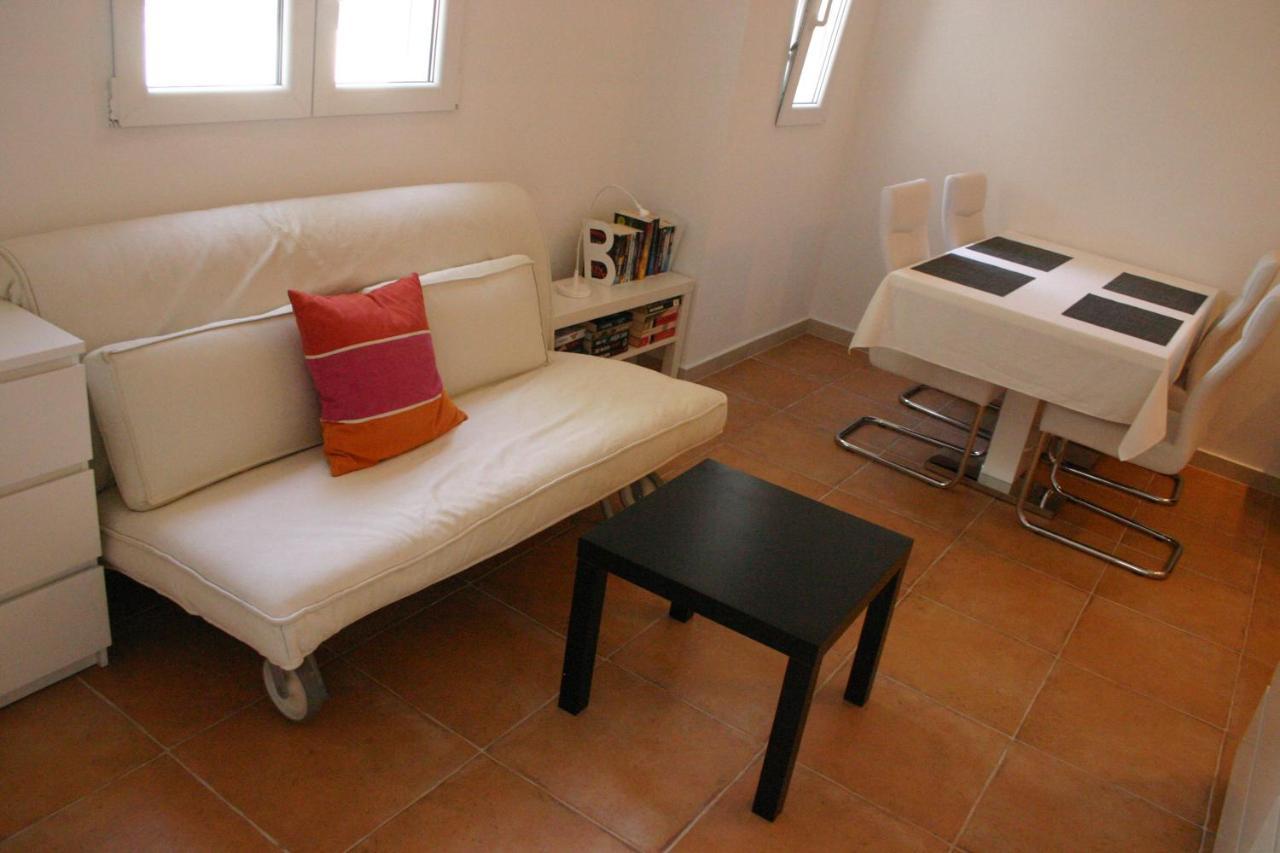 Cozy Jelsa Apartment In The Shade Of The Pines. Exterior foto